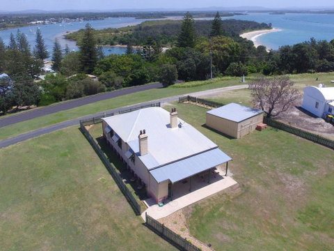 Yamba Pilot Cottage 2 - Pets Welcome - Close To Beach - Accommodation QLD 0