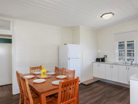 Yamba Pilot Cottage 2 - Pets Welcome - Close To Beach - Accommodation QLD 2