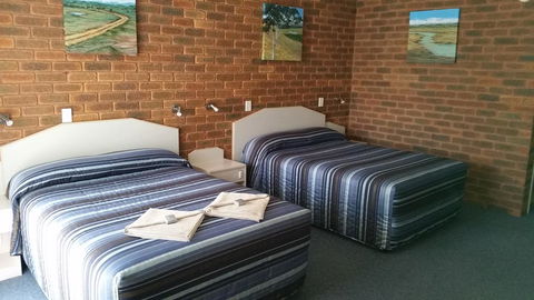 Yambil Inn - Accommodation QLD 2