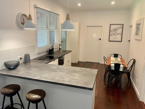 Yaringa Cottage...by The Sea - Accommodation QLD 2