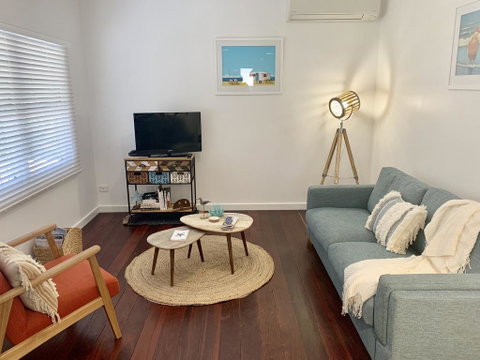 Yaringa Cottage...by The Sea - Accommodation QLD 3