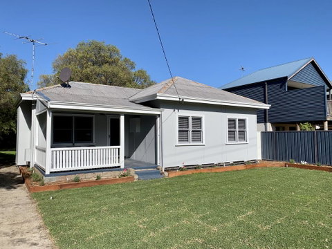 Yaringa Cottage...by The Sea - Accommodation QLD 1