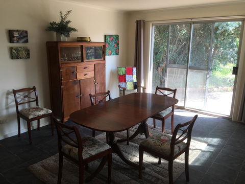 Yarram Cottage: Art And Accommodation - Accommodation QLD 3