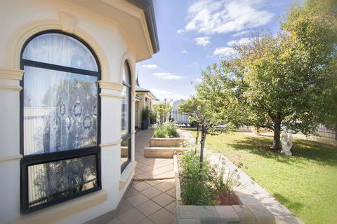 Yellow Rose Cottage - Accommodation QLD 2