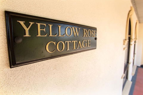 Yellow Rose Cottage - Accommodation QLD 3