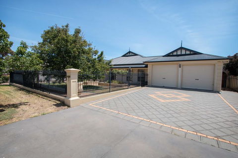 Yellow Rose Cottage - Accommodation QLD 0