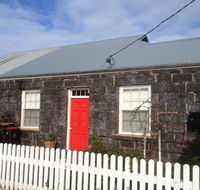 Young's Cottage - circa 1861 - Accommodation QLD