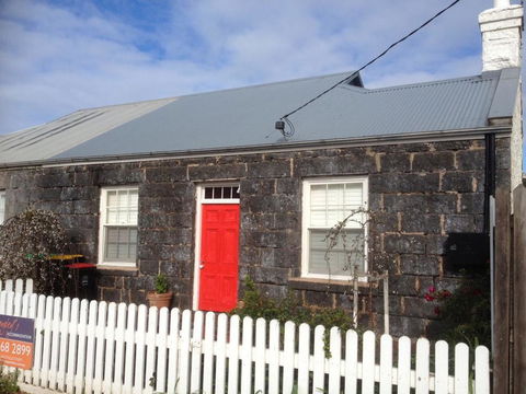 Young's Cottage - Circa: 1861 - Accommodation QLD 0