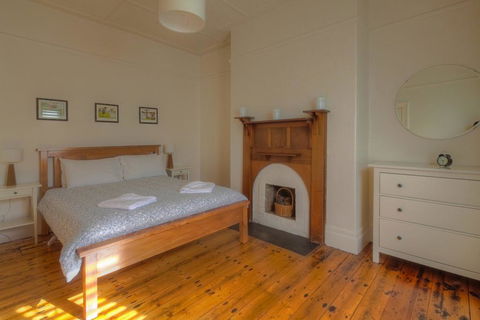 Young's Cottage - Circa: 1861 - Accommodation QLD 2