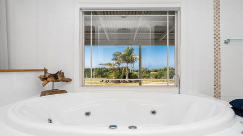 Your Luxury Escape - Byron Sunset Breeze - Accommodation QLD 0