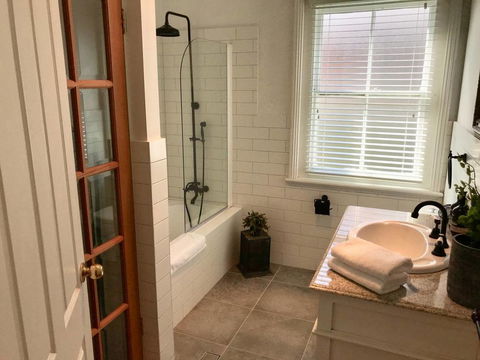 YSG The Edward Townhouse 153 - Walk To Town - Accommodation QLD 2