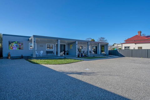 Zoo Villas : Villa Zebra - Central Wynyard - Accommodation QLD 2