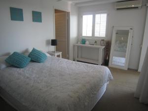 Breathtaking Views Over Currimundi Lake! - Accommodation QLD 5