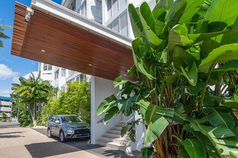 201 Lake Street - Accommodation QLD 3