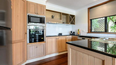 5 The Point Apartments Port Douglas - Accommodation QLD 4