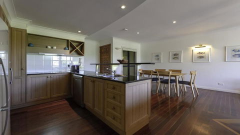 6 The Point Apartments - Accommodation QLD 3