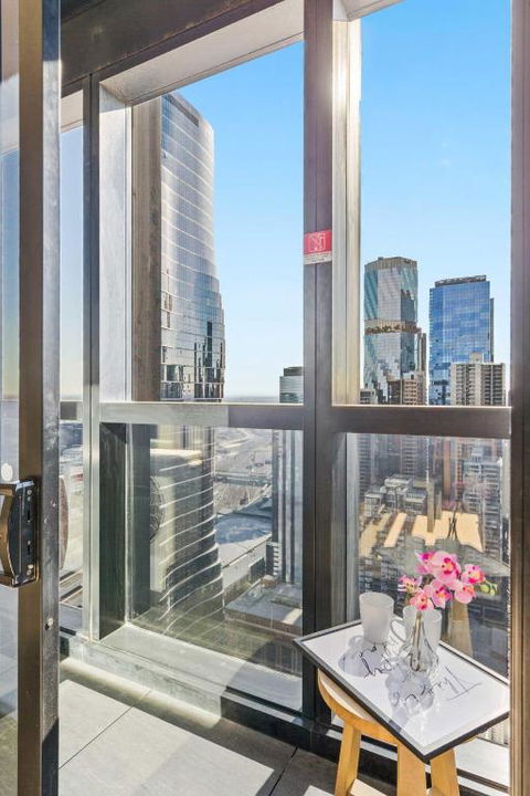 A 2BR Apt On Collins With City Views FREE Parking - Accommodation QLD 4
