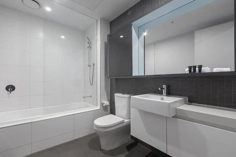 A 3BR Apt Next To Melbourne Zoo FREE Parking - Accommodation QLD 3