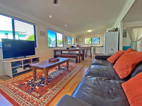 A AMITY BEACH BABY - Accommodation QLD 2