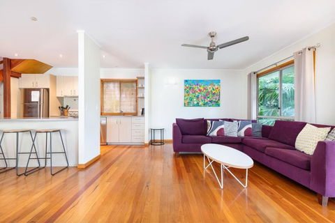 A Beach House - Accommodation QLD 2