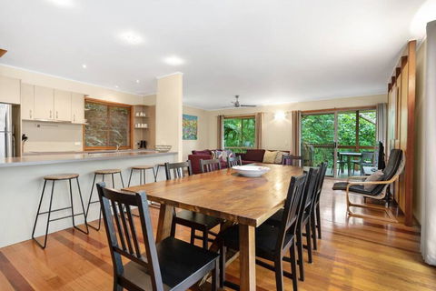 A Beach House - Accommodation QLD 3