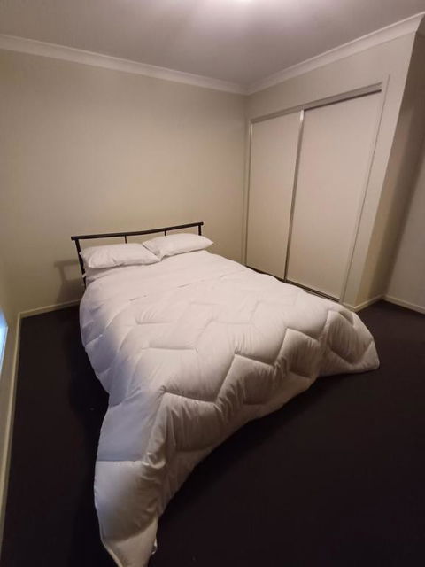 A Beautiful And Spacious Home - Accommodation QLD 3