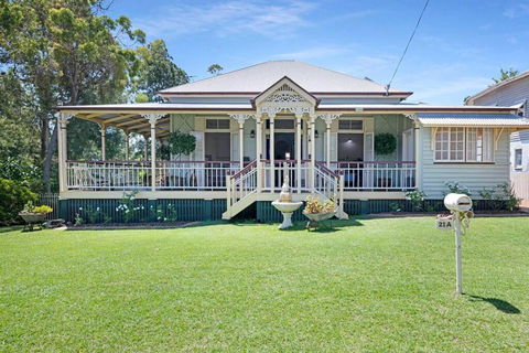 A Charming Queenslander - Accommodation QLD 0