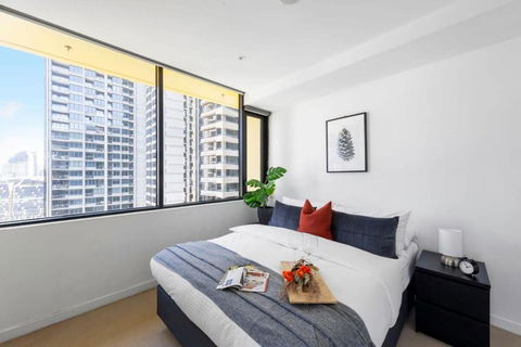 A Chic 2BR Apt City Views Near Southern Cross - Accommodation QLD 3