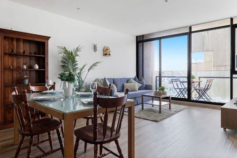 A Chic 2BR Apt Near Melbourne Uni FREE Parking - Accommodation QLD 0