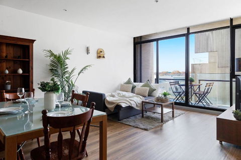 A Chic 2BR Apt Near Melbourne Uni FREE Parking - Accommodation QLD 2