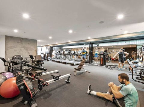 A Chic 2BR Apt Near Southern Cross, With Secure Parking - Accommodation QLD 3