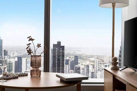 A Chic 2BR Apt With Panoramic Views FREE Parking - Accommodation QLD 0