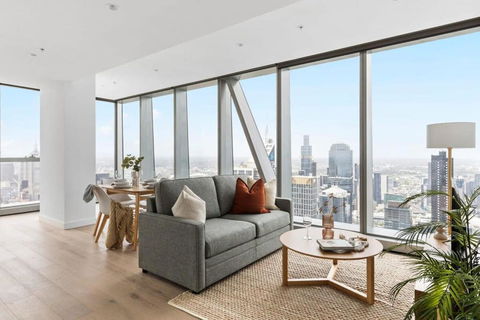A Chic 2BR Apt With Panoramic Views FREE Parking - Accommodation QLD 1