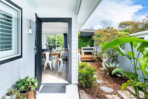 A Chic Coastal Hideaway At Toowoon Bay Beach - Accommodation QLD 0