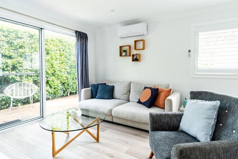 A Chic Coastal Hideaway At Toowoon Bay Beach - Accommodation QLD 2