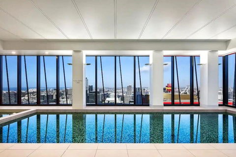 A Chic & Comfy 2BR Apt On Collins With City Views - Accommodation QLD 2