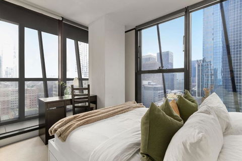 A Chic & Comfy 2BR Apt On Collins With City Views - Accommodation QLD 1