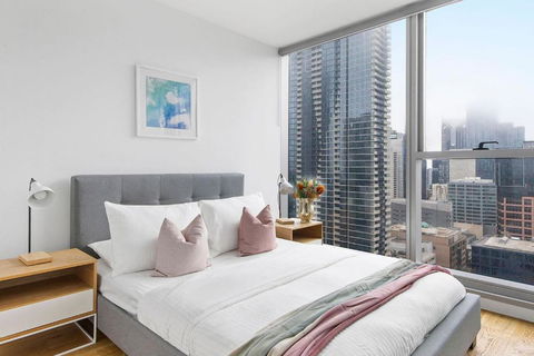 A Chic & Lovely 2BR Apt CBD With City Views - Accommodation QLD 0