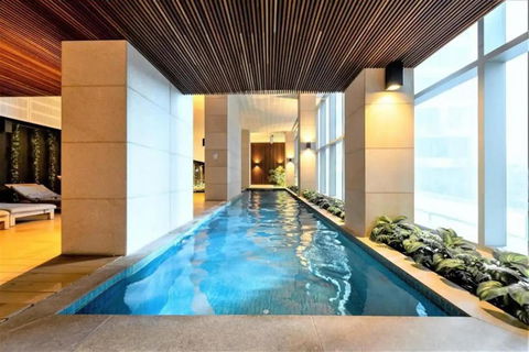 A Chic & Lovely 2BR Apt CBD With City Views - Accommodation QLD 2