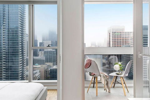 A Chic & Lovely 2BR Apt CBD With City Views - Accommodation QLD 4