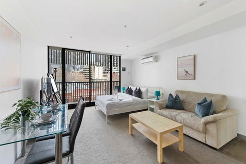 A Chic Studio Only A 4-min Walk To Victoria Market - Accommodation QLD 0