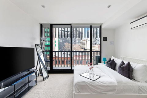 A Chic Studio Only A 4-min Walk To Victoria Market - Accommodation QLD 2