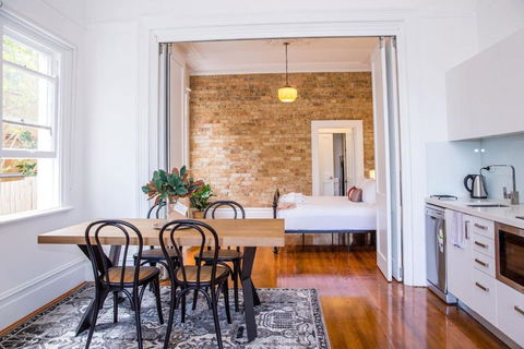 A Designer Apartment With Classic Heritage Details - Accommodation QLD 0