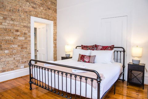 A Designer Apartment With Classic Heritage Details - Accommodation QLD 3