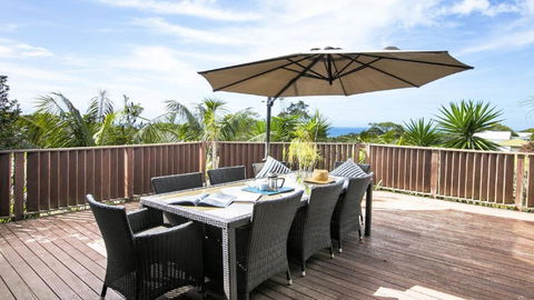 A Grand Beach Retreat - Accommodation QLD 2