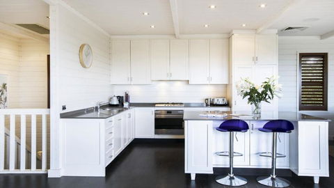 A Grand Beach Retreat - Accommodation QLD 3