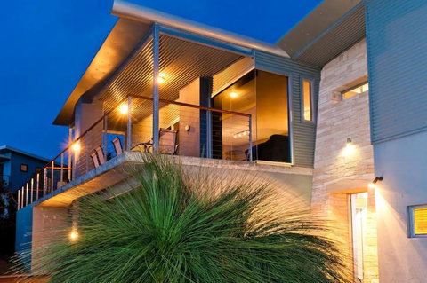 A La Plage Beach House - Accommodation QLD 0