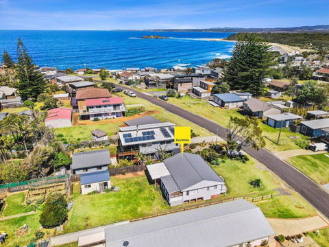 A Little Ocean Breeze - Accommodation QLD 0