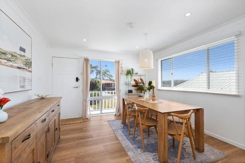 A Little Ocean Breeze - Accommodation QLD 2