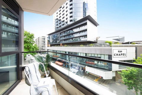 A Lux & Cozy 2BR Apt In The Heart Of Chapel Street - Accommodation QLD 1